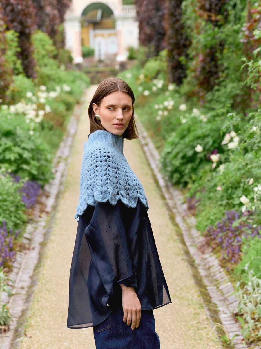 Sandnes Garn 2606 No. 15 – Flowerfield Poncho