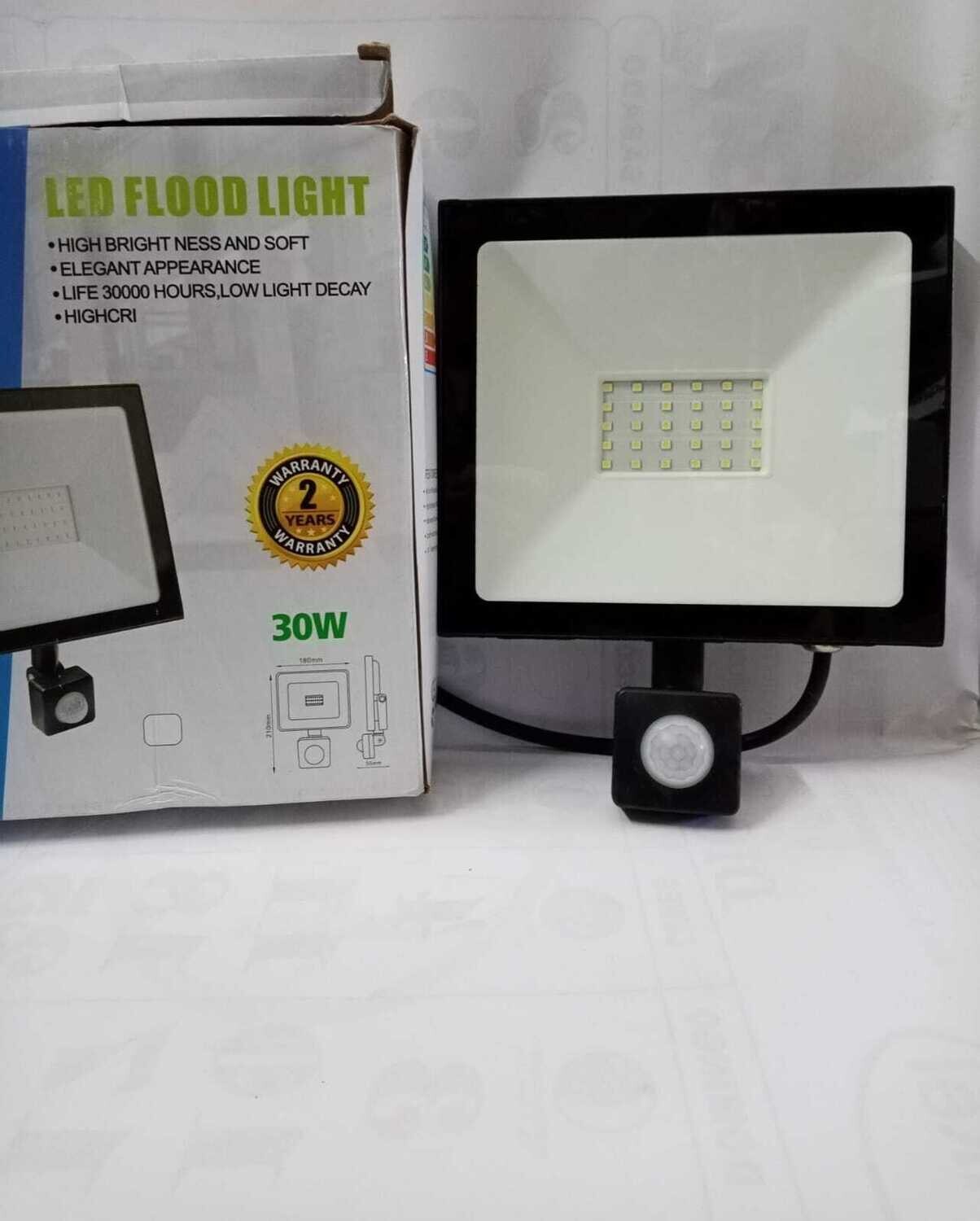 ELÉCTRICOS: Reflector 30w con sensor de movimiento.