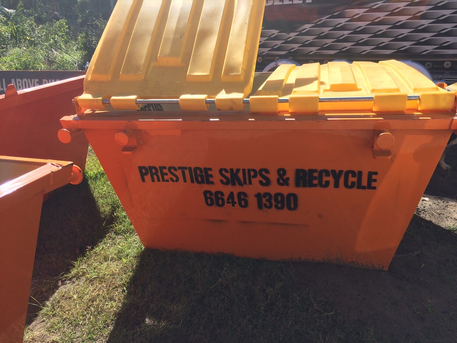 2M Lidded Skip Bin