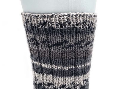 Gestrickte Socken, Größe 44/45, Grau