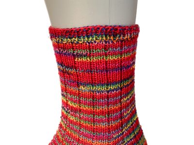 Gestrickte Socken, Größe 38/39, Rot-Bunt