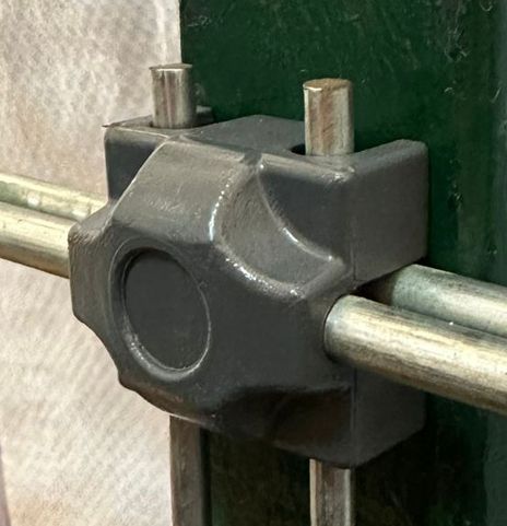 Čelo zatezač za 2D panel