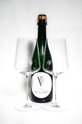 Set: 2 Mundgeblasene Zalto Gläser &amp; 1 Flasche Port Victoria Winzersekt