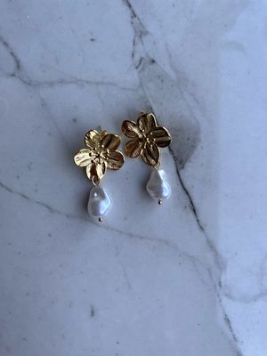 Flower Pearl Earrings 