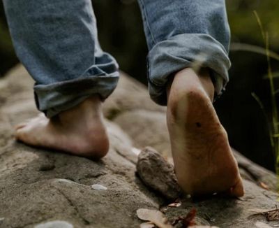 Barfuss laufen - eine Revolution für deinen Körper und deinen Geist