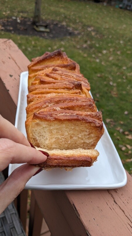 Cinnamon Pull-Apart Cake