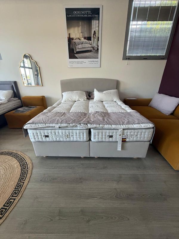 Set completo Vispring: 2 Materassi Matrimoniali Regal (Medium e Firm), Sommier Prestige, Testata Elba, Topper Opulence 180x200 cm Set completo Vispring: 2 Materassi Matrimoniali Regal (Medium e Firm), Sommier Prestige, Testata Elba, Topper Opulence 180x200 cm