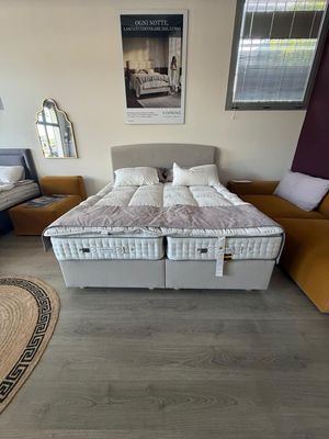 Set completo Vispring: 2 Materassi Matrimoniali Regal (Medium e Firm), Sommier Prestige, Testata Elba, Topper Opulence 180x200 cm Set completo Vispring: 2 Materassi Matrimoniali Regal (Medium e Firm), Sommier Prestige, Testata Elba, Topper Opulence 180x200 cm