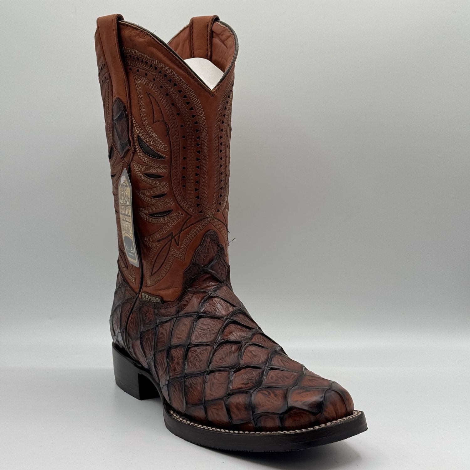 Men&#39;s Boot Pez Pirarucu Print Rodeo Toe Rubber Sole E687, Modelo: Cognac, SIZE: 7