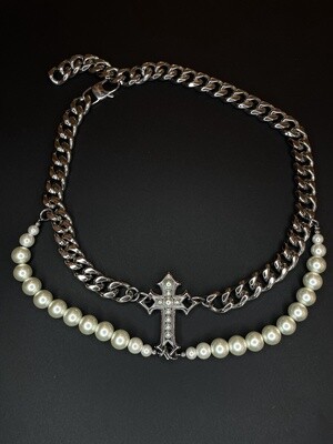 Statement Cross Pearl Chain