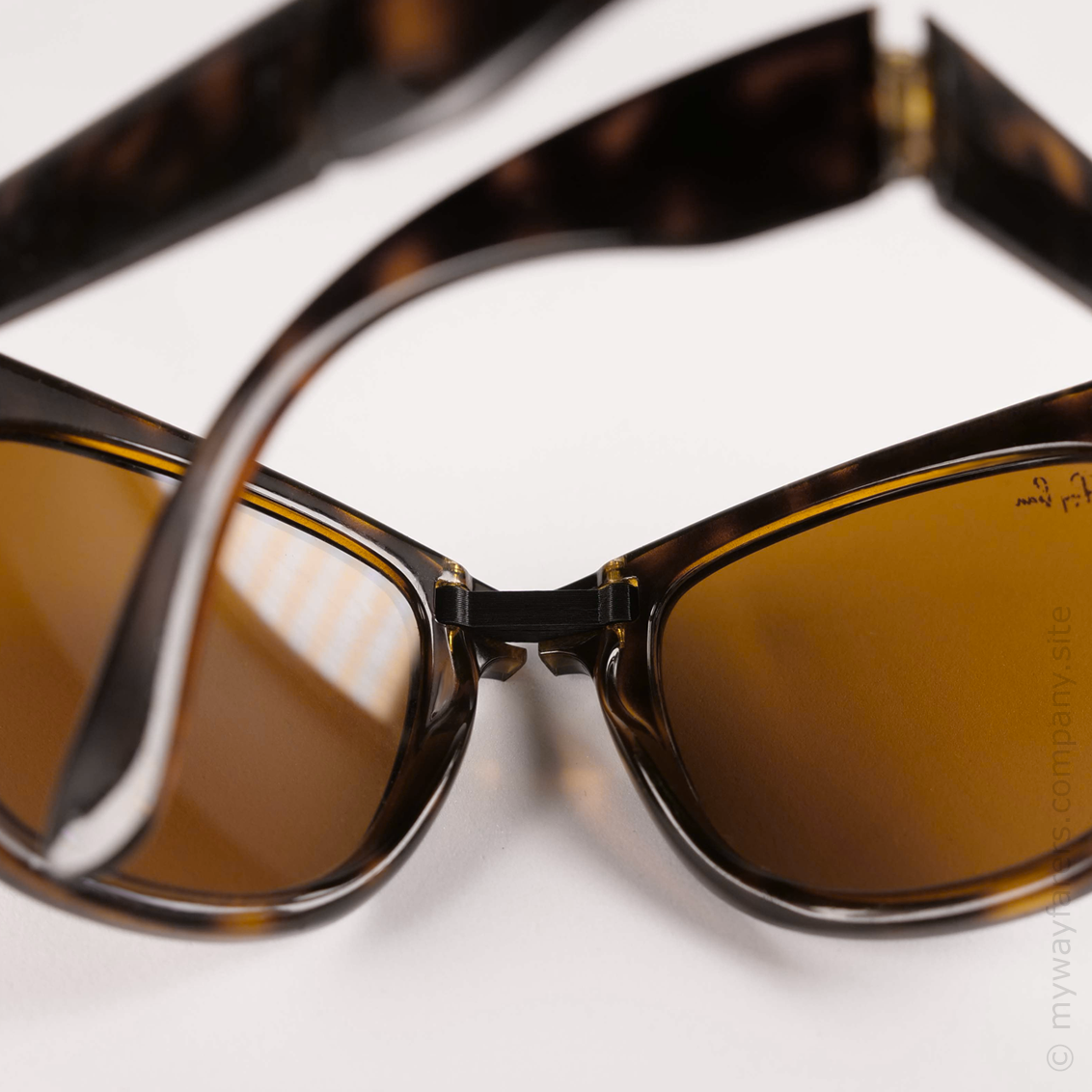 1 Black PLA Bridge (Replacement Part for Ray Ban Folding Wayfarer RB 4105).