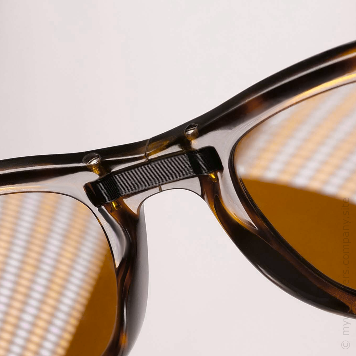 1 Black PLA Bridge (Replacement Part for Ray Ban Folding Wayfarer RB 4105).