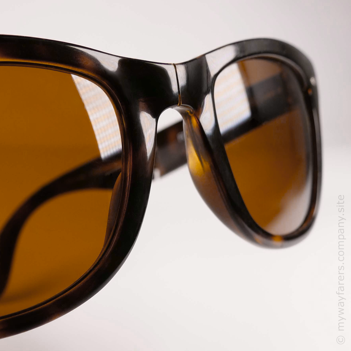 1 Black PLA Bridge (Replacement Part for Ray Ban Folding Wayfarer RB 4105).