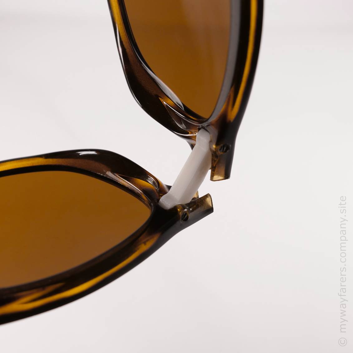 1 White PLA Bridge (Replacement Part for Ray Ban Folding Wayfarer RB 4105).