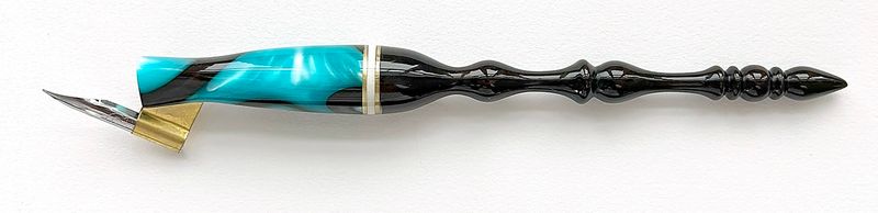 57 | Morrigan's Quill Curv-E Holder