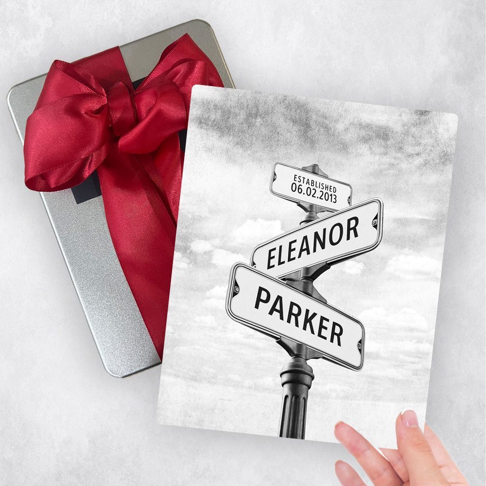 Crossroads Signpost 2nd Anniversary Gift Delivery Box Gift for Couple TOY-1937