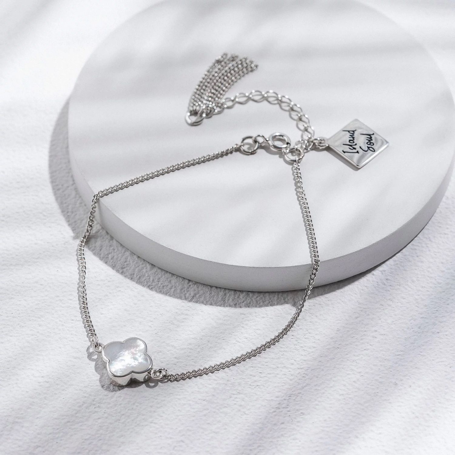 ISLAND SOUL Clover Tassel Bracelet with White Mother-of-Pearl, Silver 925