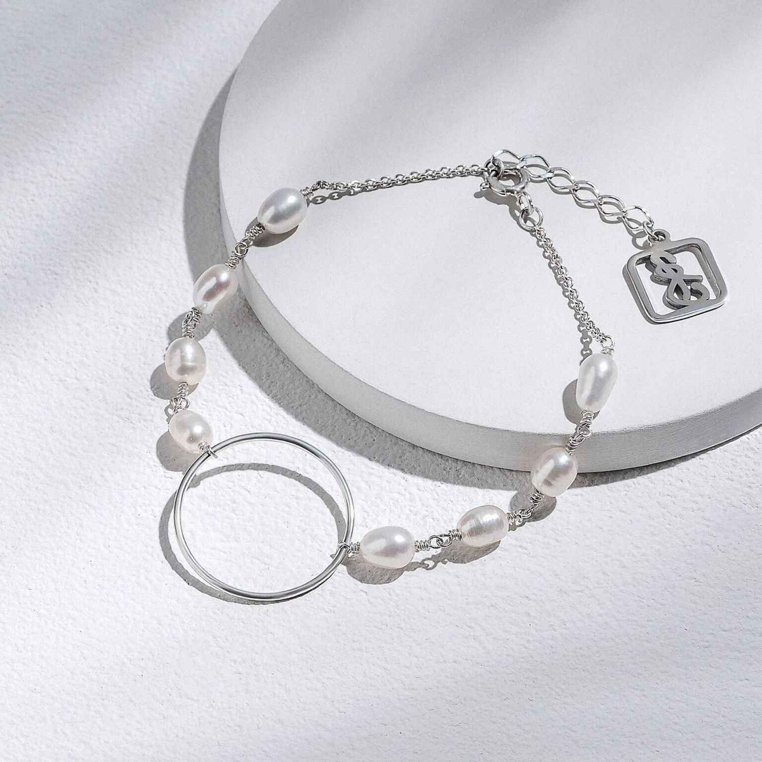 ISLAND SOUL Infinity Bracelet with White Pearls, Silver 925