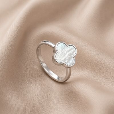 ISLAND SOUL Clover Ring with White Mother-of-Pearl, Silver 925