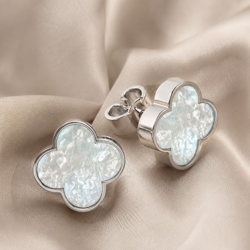 ISLAND SOUL Clover Stud Earrings with White Mother-of-Pearl, Silver 925