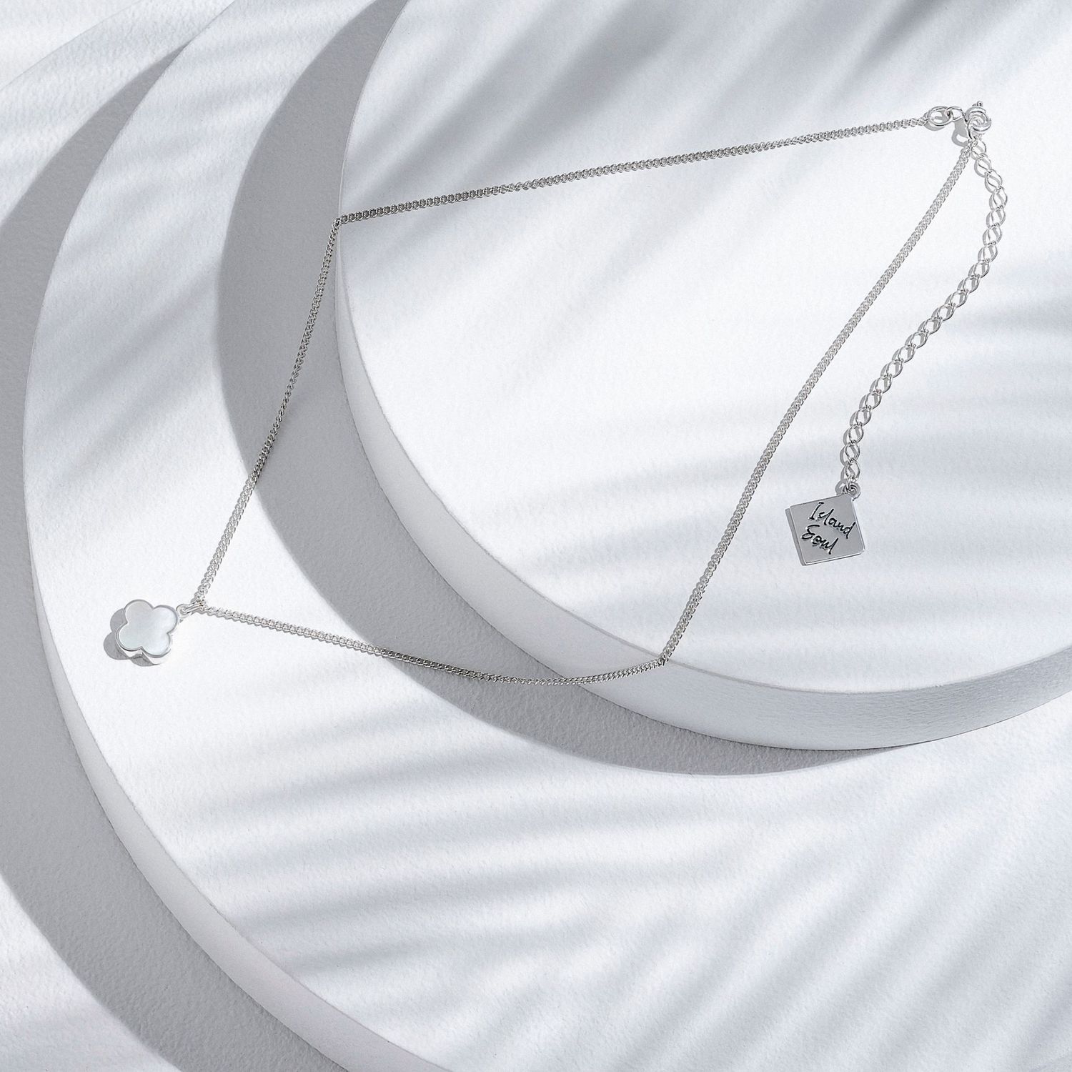 ISLAND SOUL Clover Pendant with White Mother-of-Pearl, Silver 925