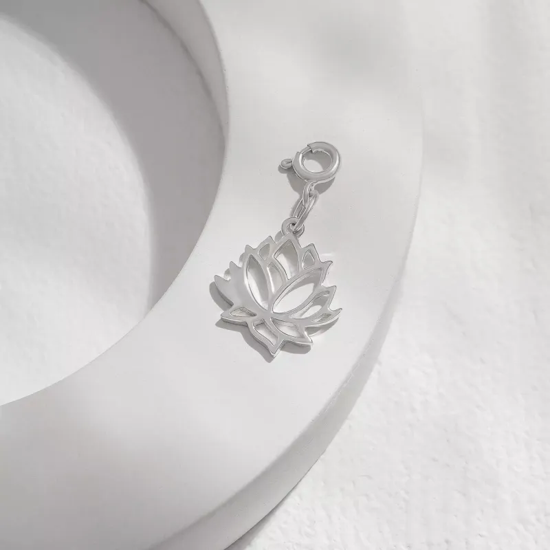 ISLAND SOUL Lotus Pendant with Carabine, Silver 925