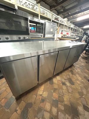 4.5 DOOR UNDER COUNTER FRIDGE WITH INSERT FRAMEWORK FOR BAIN MARIE