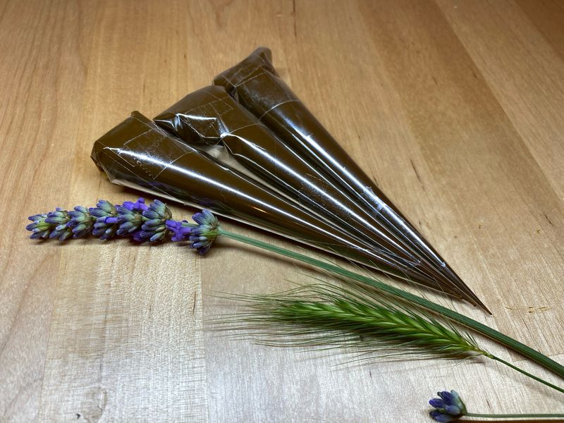 3 conetti di henné