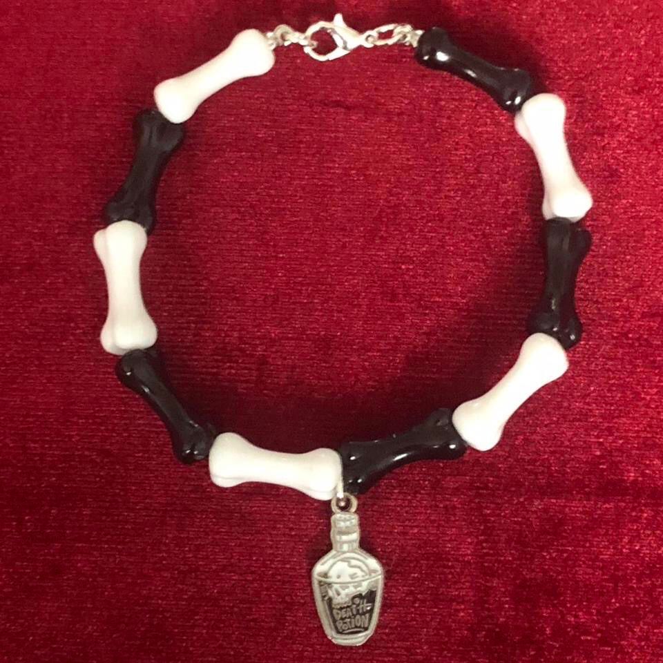 Bewitching Bones Poisonous Skull Gothic Bracelet