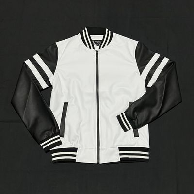 Chaqueta de Cuerina Blanca con Mangas Negras | Talla Small