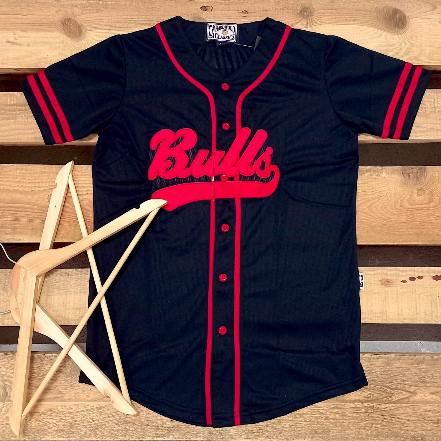Beisbolera CHICAGO BULLS negra | detalles rojos | Tallas XL y XXL