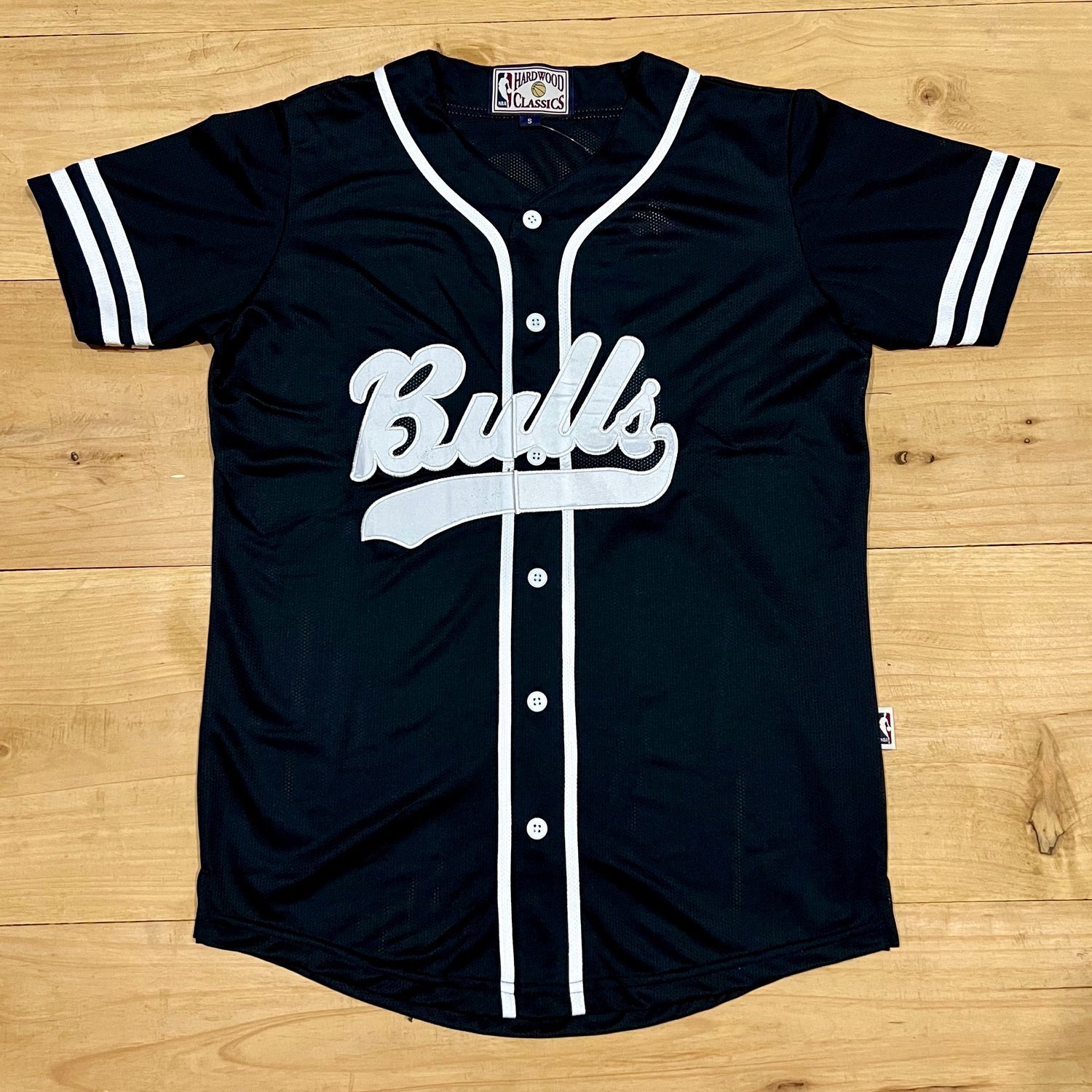 Beisbolera CHICAGO BULLS negra | detalles blancos | Talla XL