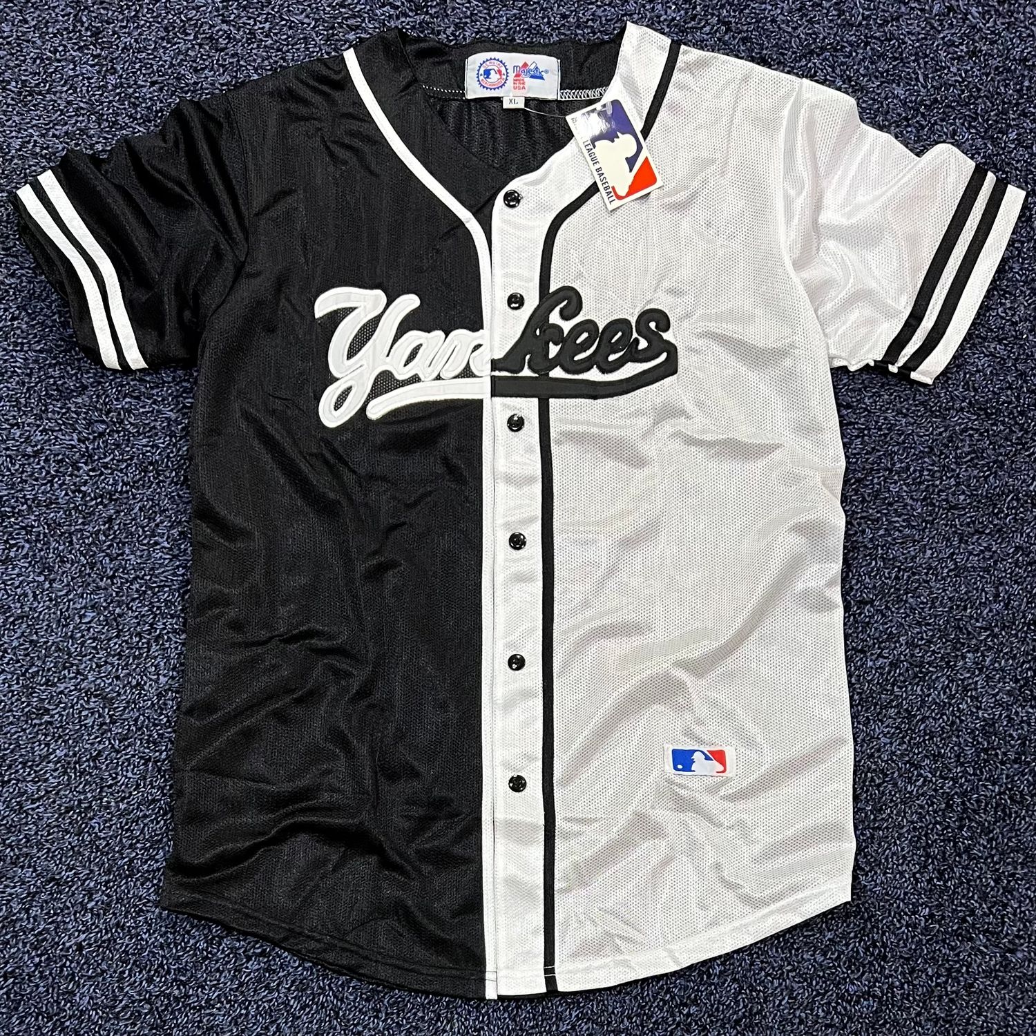 Beisbolera YANKEES | Mitad negra | blanca | Talla XL