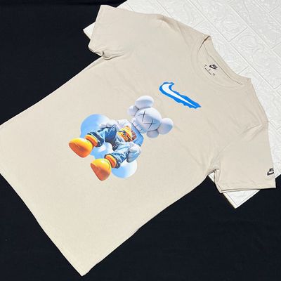 T-Shirt Kaws NK - beige - Unitalla S|M Slim Fit