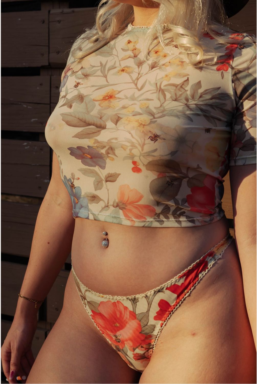 The Mesh Collection Baby Tee in Honeybee Floral, Size: S