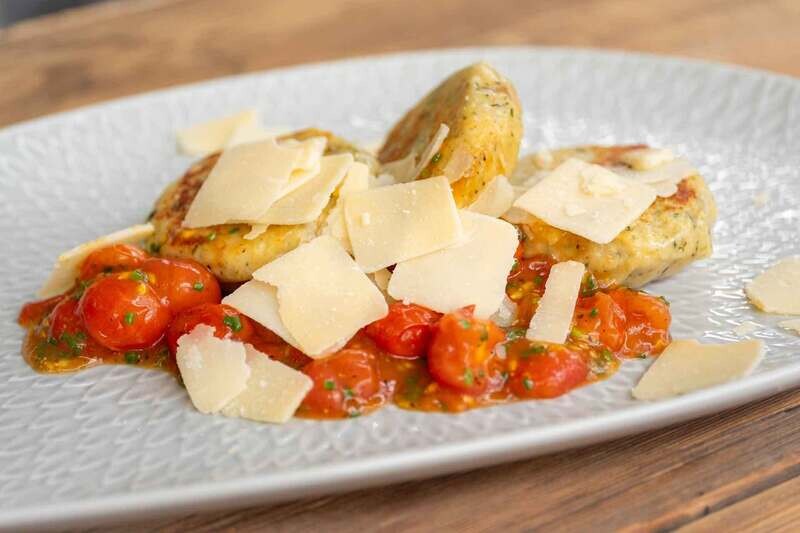Kaspressknödel mit Tomatenragout (2 Portionen)