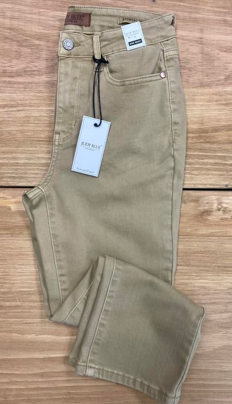 Mid Rise Garment Dyed Capri- khaki