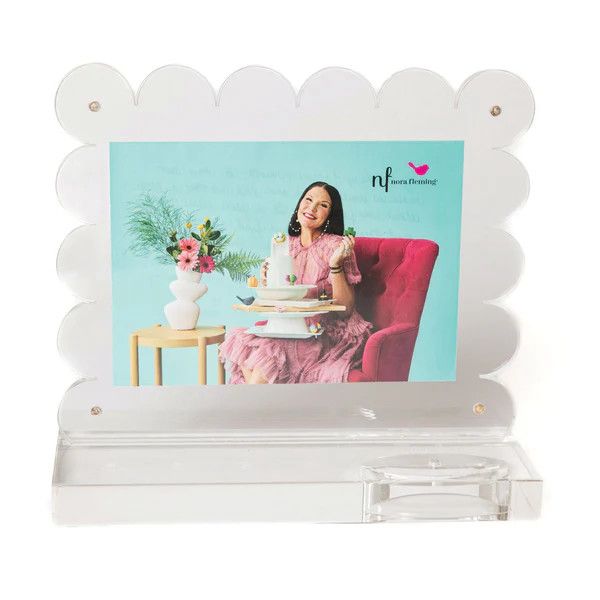 CLR01 Clearly A-Nora-Ble: Scalloped Acrylic Frame