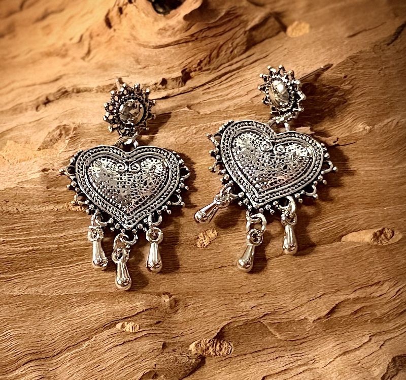 Silver-Tone Western Heart Dangle Earrings | Boutique Fashion Jewelry | LynnDare Farms