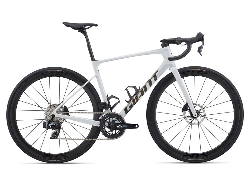 26 Defy Advanced Pro 1