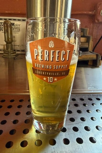 Willie Becher | 16 oz Pint Glass