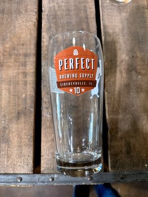 Willie Becher | 16 oz Pint Glass