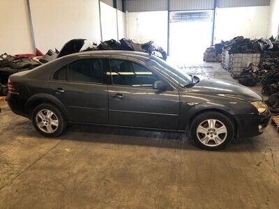 Puerta delantera izquierda Ford Mondeo berlina 2003