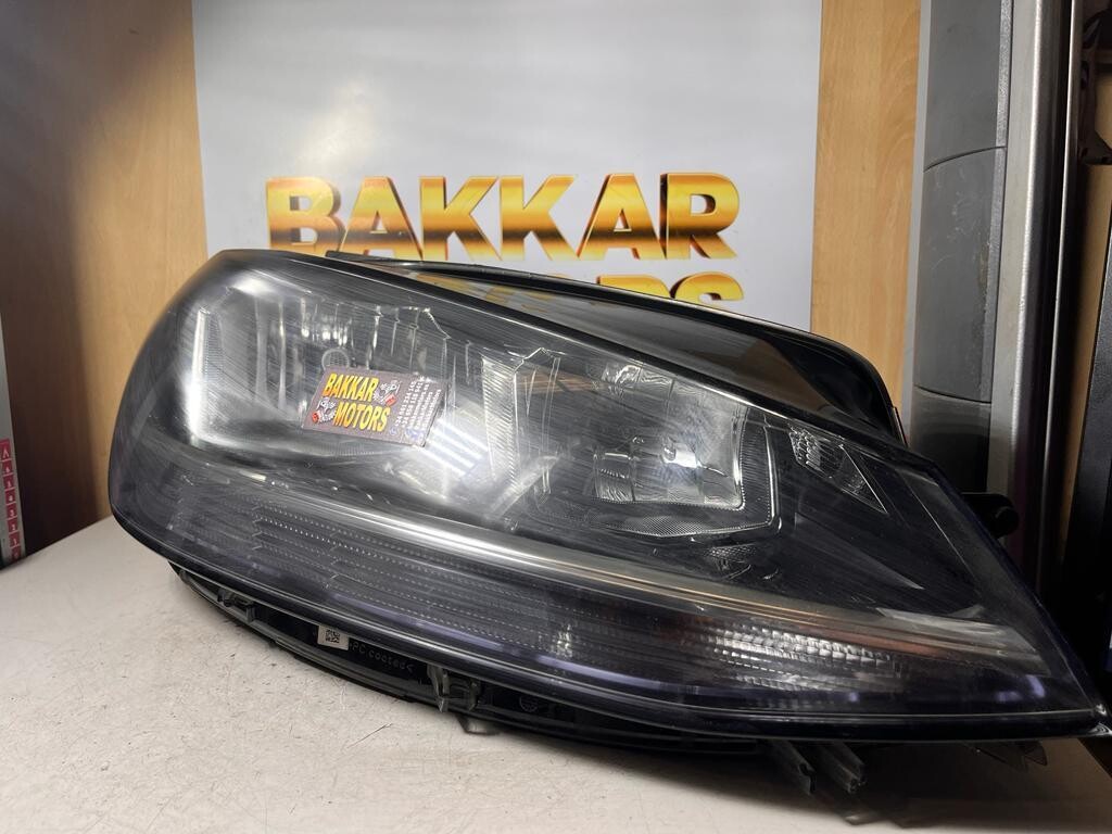 Faro Derecho Volkswagen Golf VII 2014 Ref. 1EB01392402