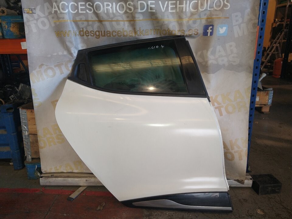 Puerta trasera derecha Renault Clio IV 2015