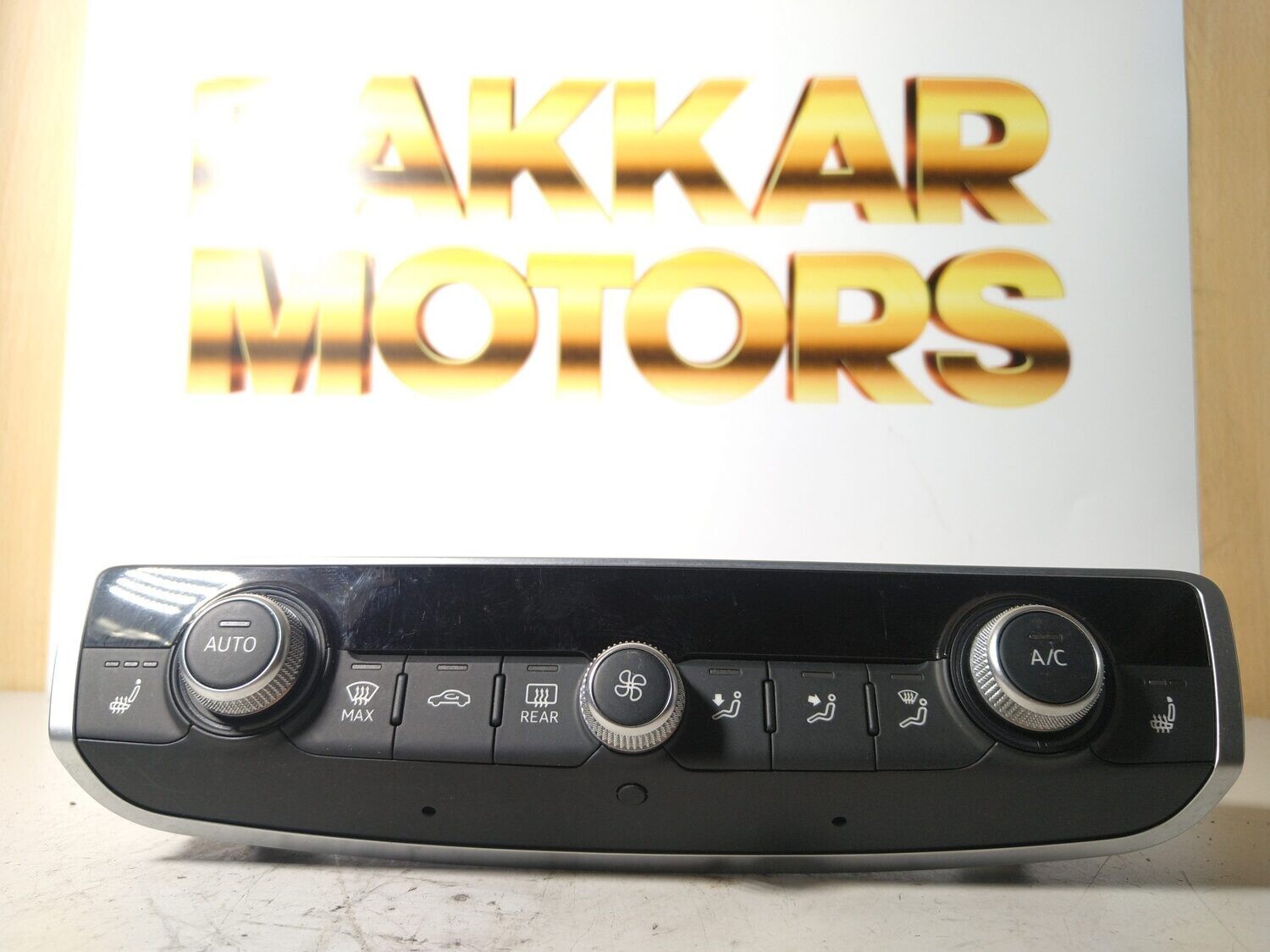 Mando climatizador Audi A3 Ref. 8V0820043D .