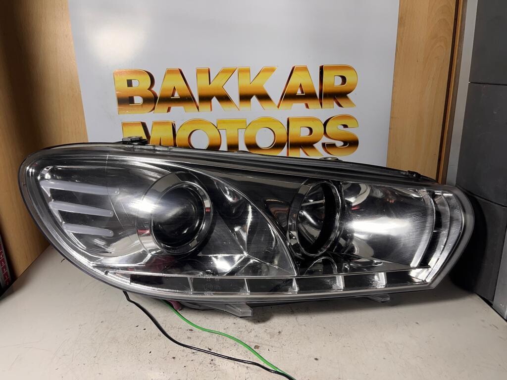 Faro Izquierdo Volkswagen Scirocco Ref. SK3402