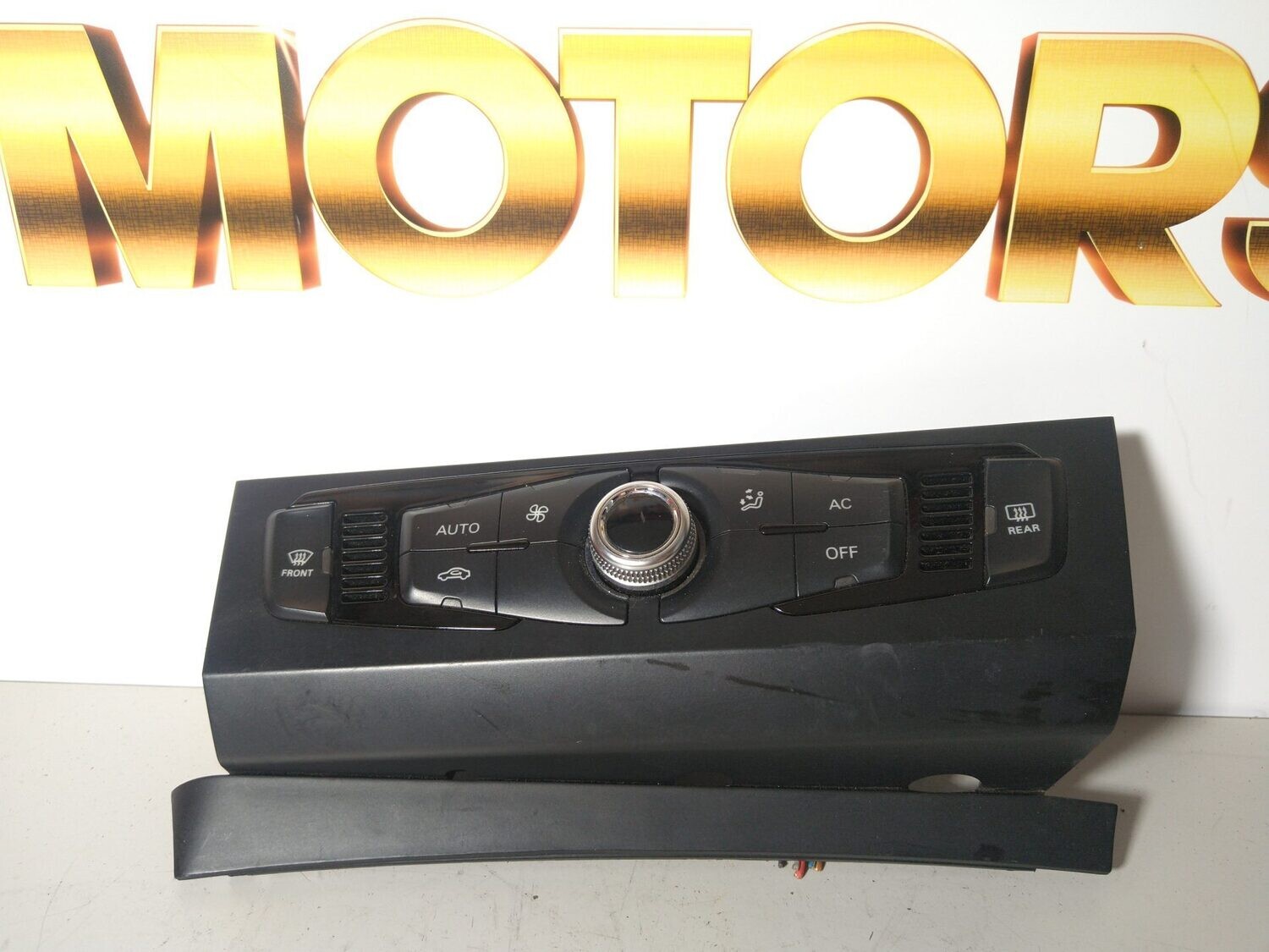 Mando climatizador Audi A4 2018 Ref. 8K1820043AF