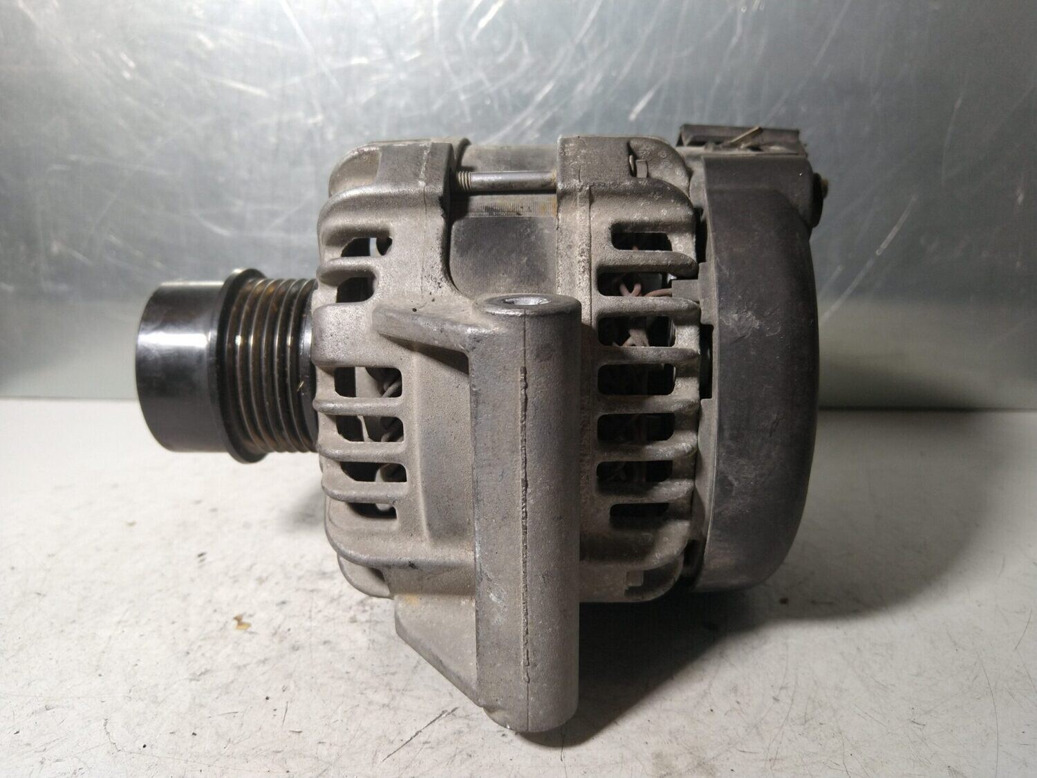 Alternador Opel Corsa 2015 ref. 0126312030