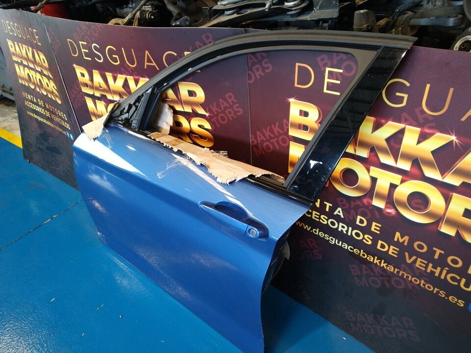 Puerta delantera izquierda BMW F21